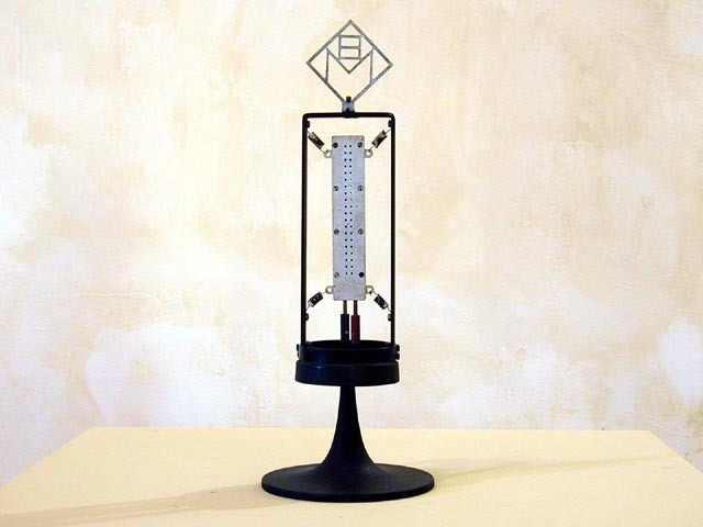 http://www-ceb.bo.infn.it/catalogo_communication/immagini/Microfono%20Telefunken%20bm.JPG